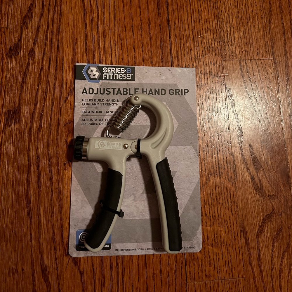 Adjustable hand grip